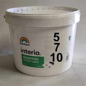 Beckers Interio (Beckerplast). Dækker godt og gulner ikke.